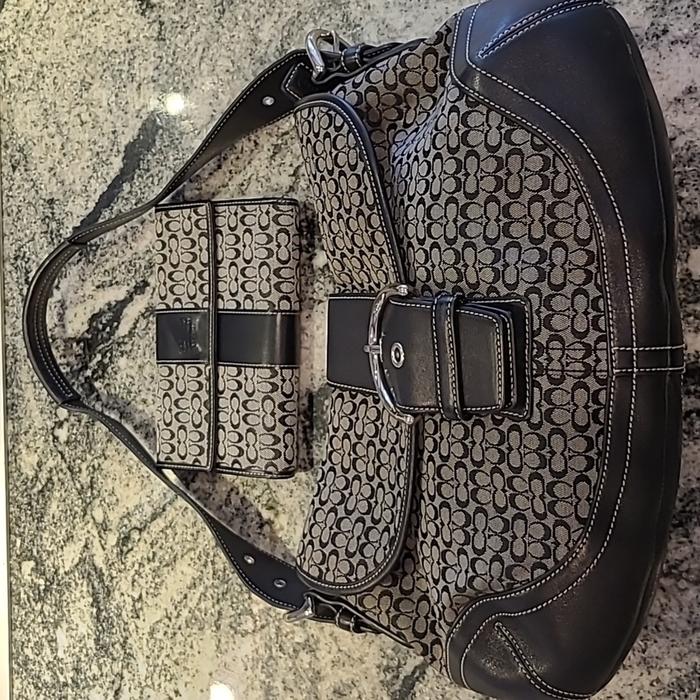 Coach H04W Soho Flap Shoulder Bag (like new) in Black with Mini Wallet